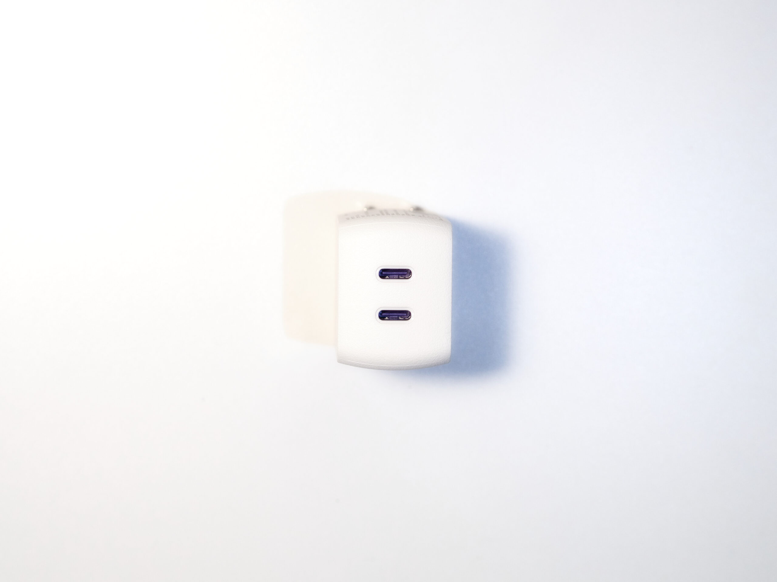CIO NovaPort DUO IIのUSB-Cポート2口が見えるアングル